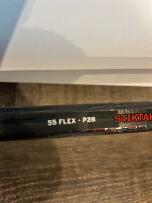 Hockey stick in Hockey in Winnipeg - Image 3