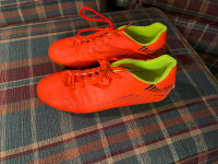 Unisex /womens, soccer shoes cleats, nice condition, size 8