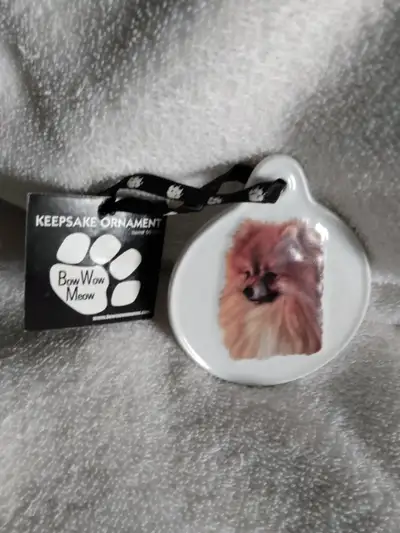 Pomeranian ornament . Makes a great gift for any collector.