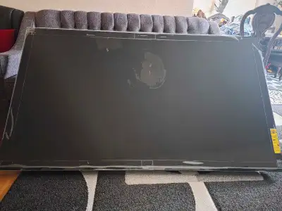 Selling a 2021 Sony 75" X90J Smart TV with a broken screen. This TV was a fantastic addition to our...