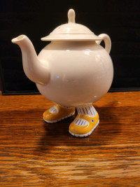 Carlton Ware Lustre Walking Ware Teapot 
