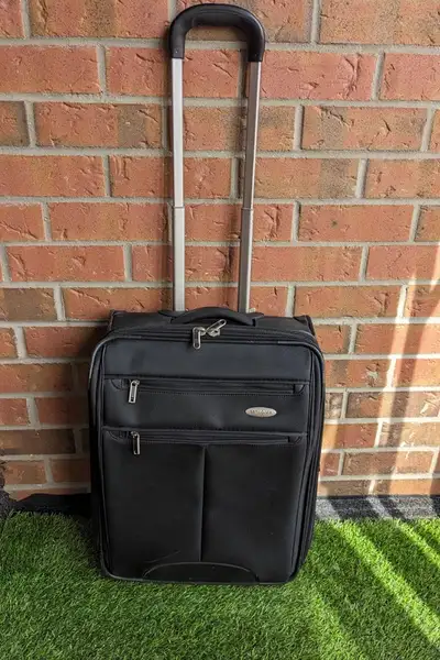 Serious buyers, please reply with your contact #. The price is firm. Great clean condition inside an...