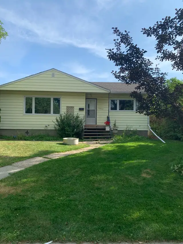 3 +1 Bd 2 Bath Bungalow in Sherbrooke 