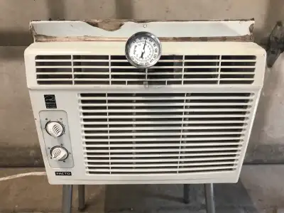Small Air Conditioner that could be retrofitted into your older camper. 120 volt. Blows very cold. L...