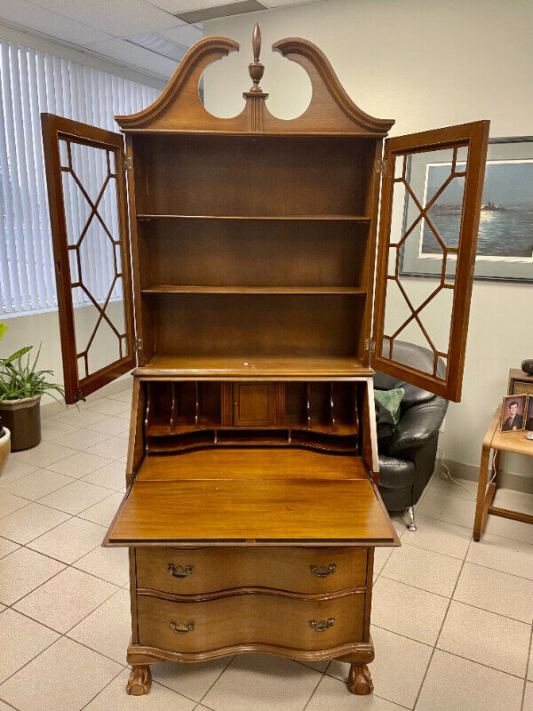 Antique Mahogany Governor Winthrop Secretary Desk (c. 1930) in Hutches & Display Cabinets in Mississauga / Peel Region - Image 3