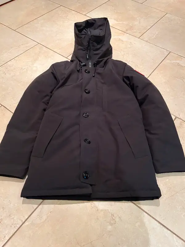 Canada Goose Chateau Parka Men Size small Black in Men's in City of Toronto - Image 2