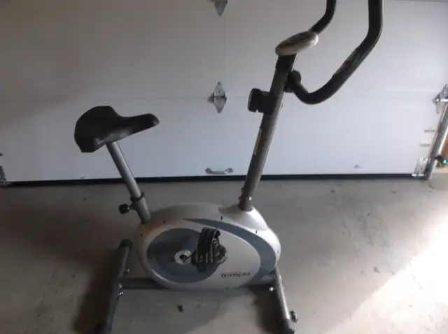 vélo stationnaire in Exercise Equipment in Saguenay - Image 2