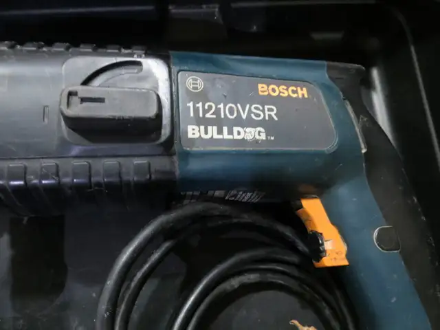 Bosch hammer drill VSR 11210 Bulldog with sds carbide bits in Power Tools in Windsor Region - Image 9