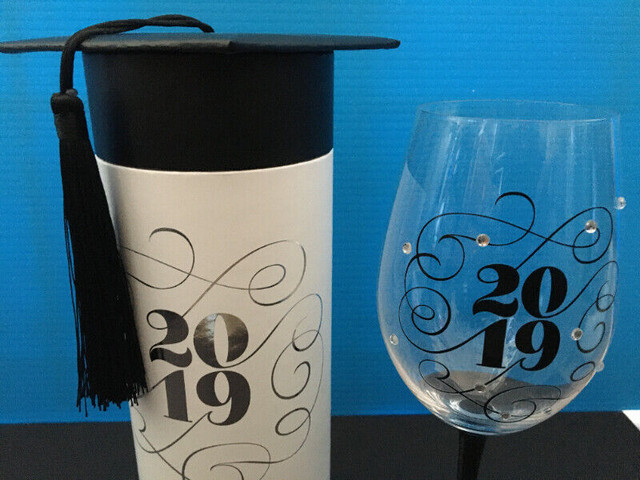 CLASS OF 2019 - Unique, commemorative Wine Glass in Arts & Collectibles in Calgary - Image 2