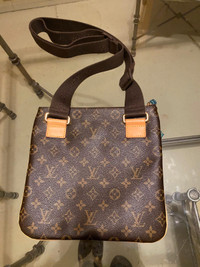 New Authentic Louis Vuitton monogram shoulder purse