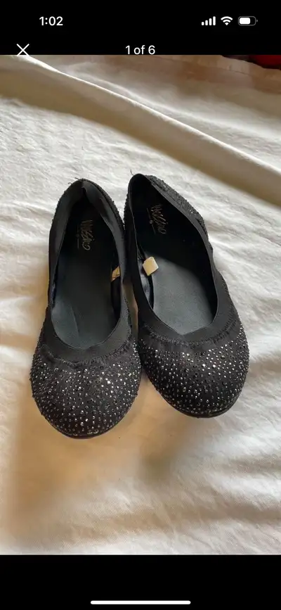 Excellent condition, missinging a couple rhinestones around the heals but not even noticeable. And y...