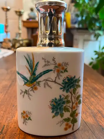 Lampe Berger Limoges porcelaine/ porcelain GIRAUD. 1960 to 1970. Model No NOVA. Décor de fleurs et o...