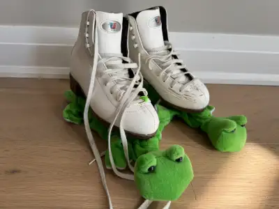 Higher End Riedell Figure Skates - Size 3 1/2, View more