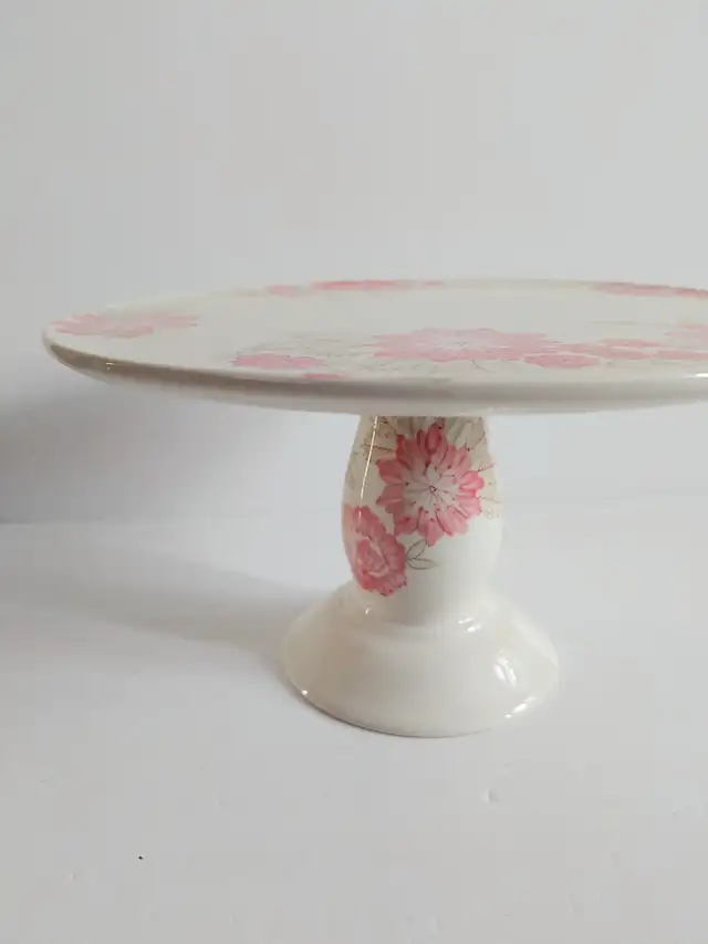 Beautiful cake stand, Nautica, Pink Sands in Kitchen & Dining Wares in Hamilton - Image 4