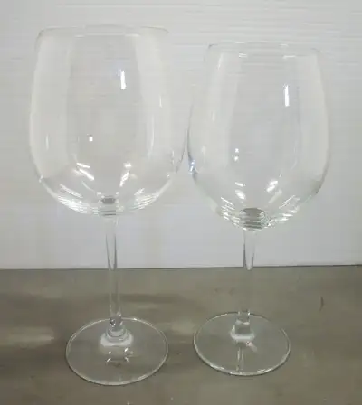 2 CRYSTAL WINE GLASSES (ABOUT 9 1/2" TALL & 20 OZ), View more