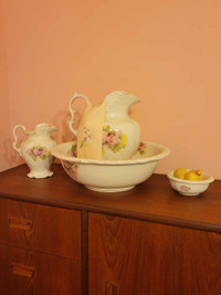 Antique wash bowl, 2 jugs and soap dish