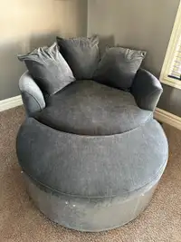 Oversize cuddle couch 