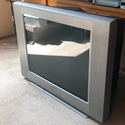 Sony Trinitron KV27FS-100 27 inch CRT TV – Works Great! $100 obo, View more
