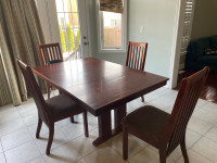 Dining/Breakfast Table with 6 chairs 