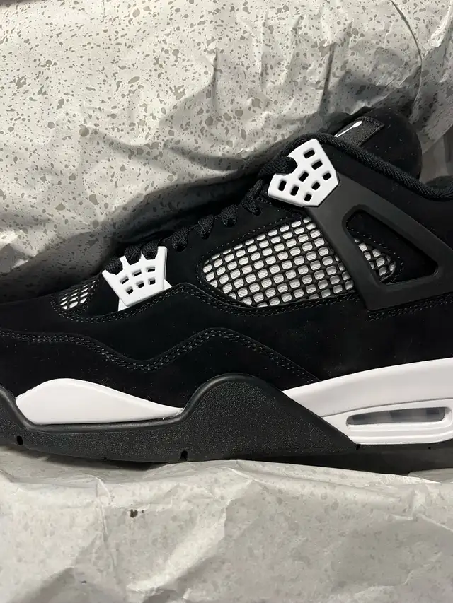 Jordan 4 new in box - receipt available in Men's Shoes in City of Montréal - Image 4