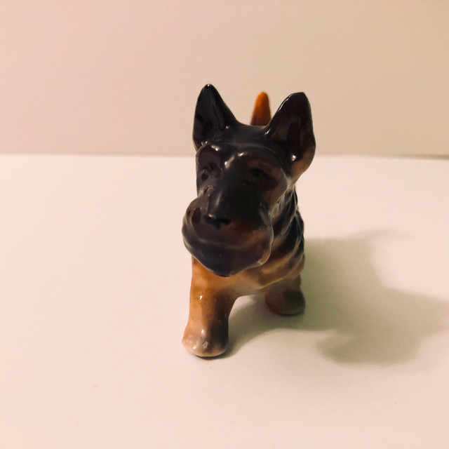 Vintage Small Scottish Terrier Figurine 3.5 Inch Long Dog Figure in Arts & Collectibles in City of Toronto - Image 2