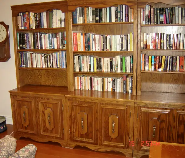 Beautiful Solid Oak Wall Units in Hutches & Display Cabinets in City of Toronto - Image 3