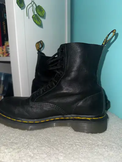Dr Marten Woman’s Size 7 1460 PASCAL VIRGINIA LEATHER BOOTS, View more