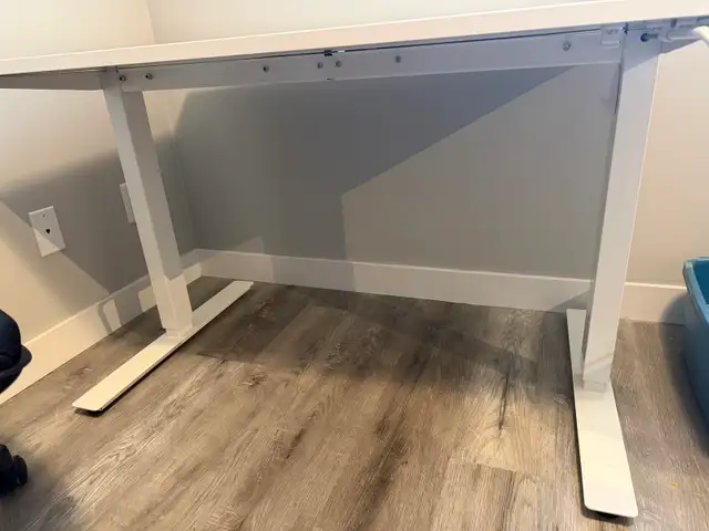 standing desk in Desks in Edmonton - Image 4