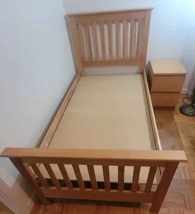 set de chambre lit simple, table chevet, matelas Sealy Posturepe in Other in Granby - Image 5