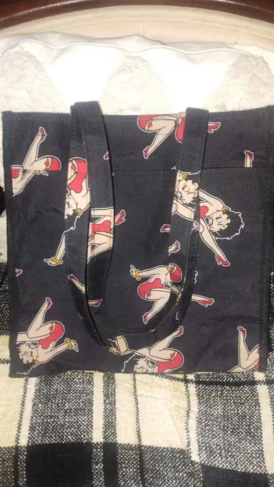 -BETTY BOOP themed tote bag -good overall condition,new Contact kijiji msngr
