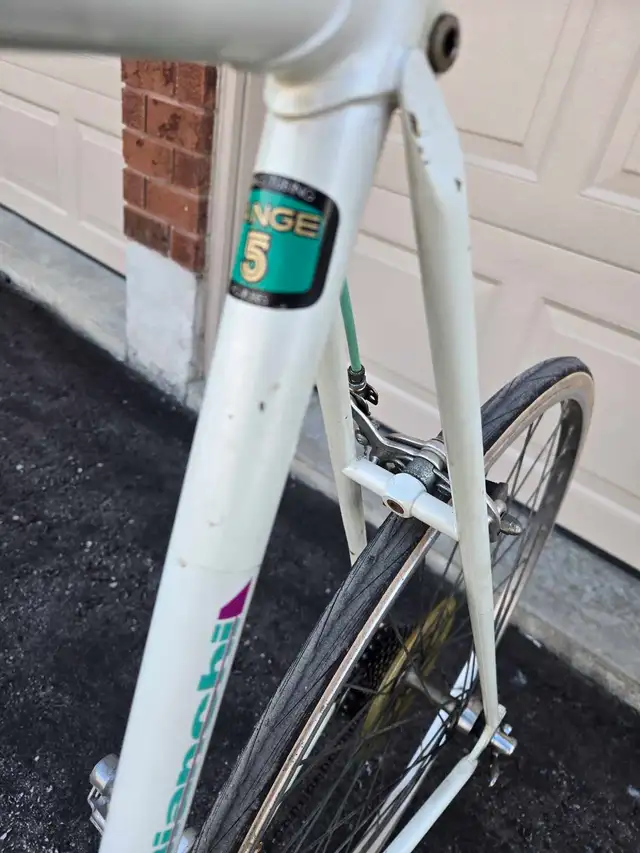 Bianchi Strada LX road bike  in Road in Barrie - Image 3