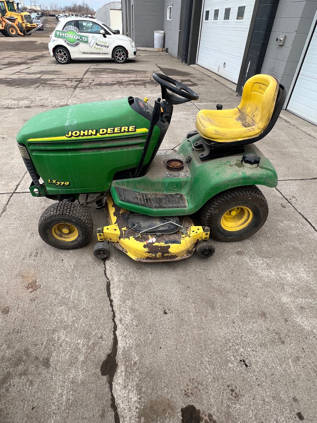 John Deere LX279 Lawn Tractor in Lawnmowers & Leaf Blowers in St. Catharines