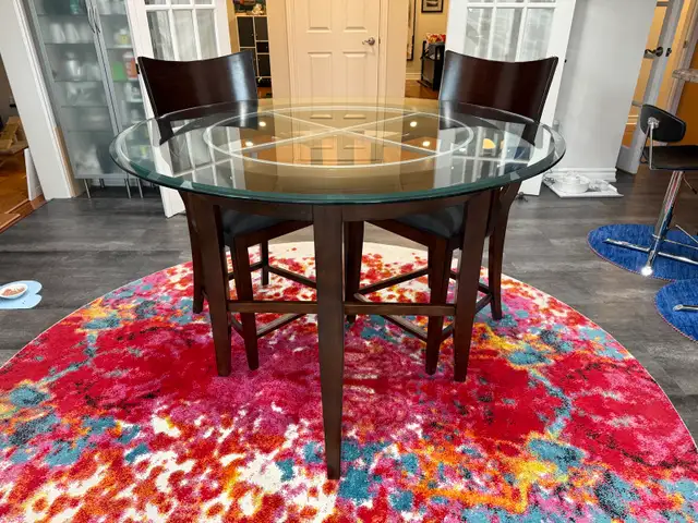 Glass top counter height kitchen table with 4 chairs in Dining Tables & Sets in Markham / York Region - Image 8