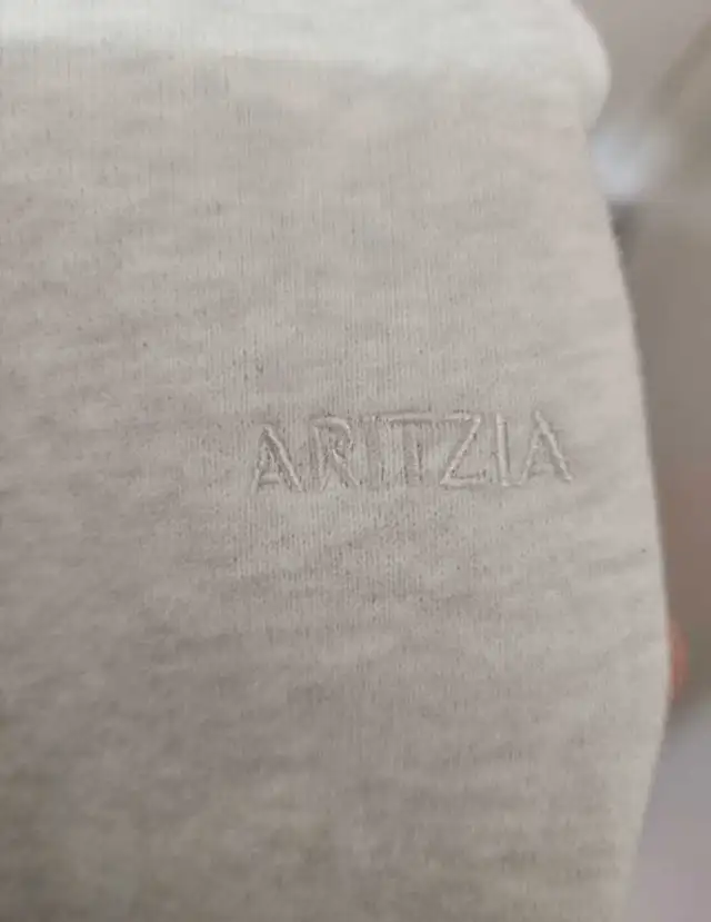 Aritzia - Sweatfleece mega jogger sweatpants in Women's - Bottoms in Markham / York Region - Image 5