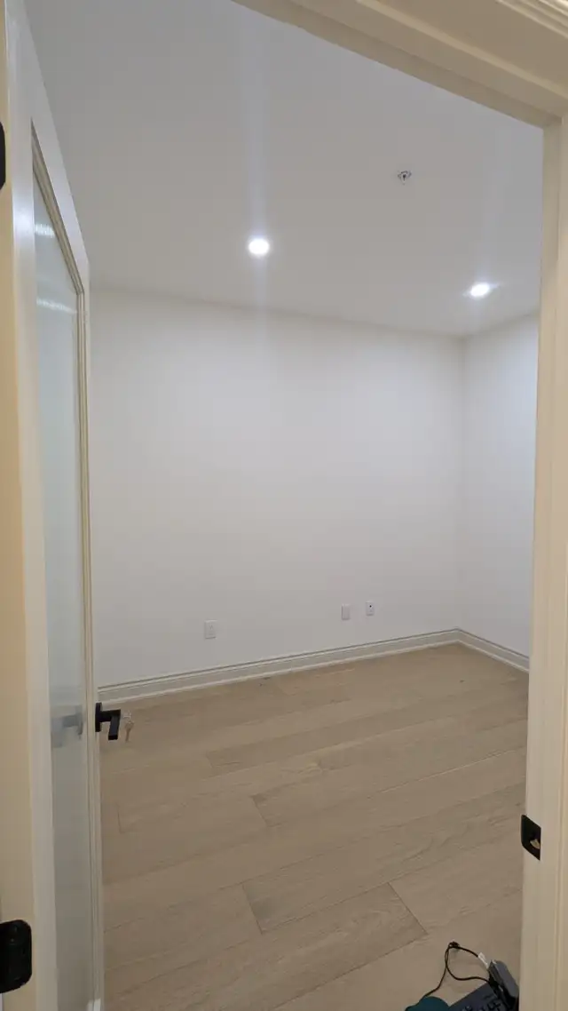 Treatment Room Available for Rent — Oakville Wellness Clinic in Commercial & Office Space for Rent in Oakville / Halton Region - Image 3