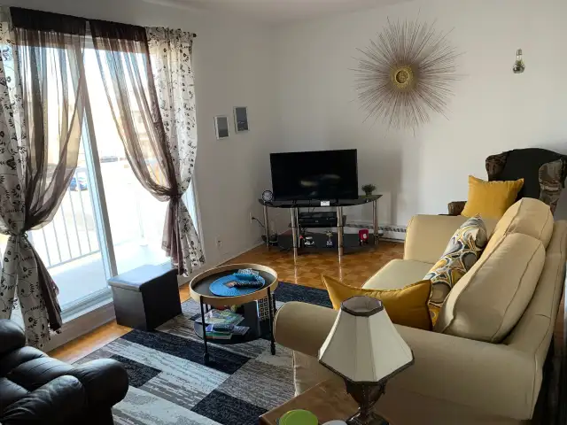 Beau 41/2 en très bon état / Beautiful in very good condition 41