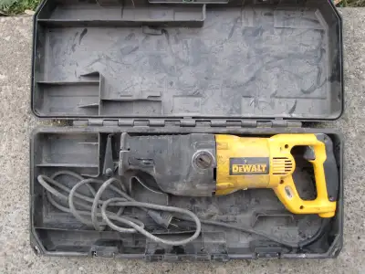 The DW311 Reciprocating Saw Kit has a powerful 13 amp motor which delivers the power needed for heav...
