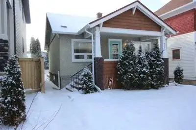 Cute 2 bedroom house for rent in a quiet family friendly cull de sac. Main floor has a living room,...