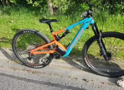 2023 like new Rocky Mountain E power play 70 instinct alloy e bike. I have a small and a large. 3800...