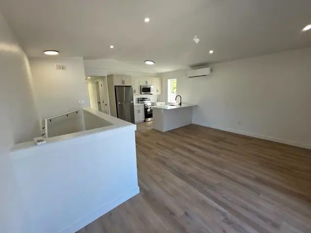 For Rent: Modern 2 Bed 1 Bath Duplex Unit St. James-Assiniboia