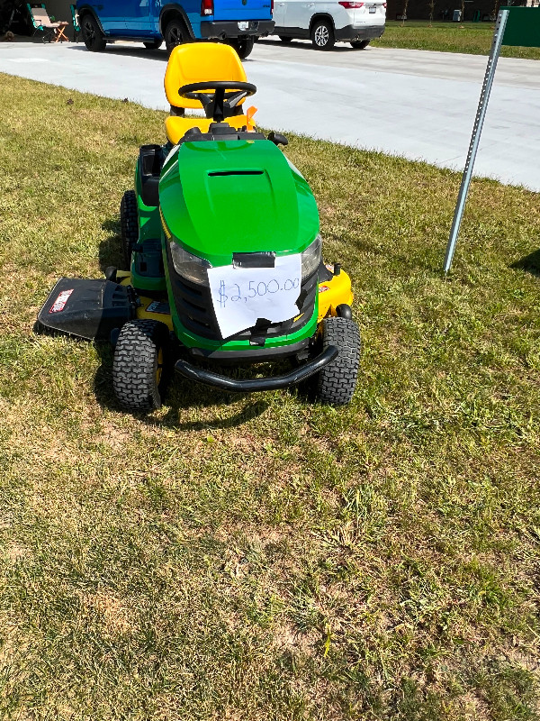 John Deere Riding Lawnmower 2years old 110 hours 2500.00 Lawnmowers