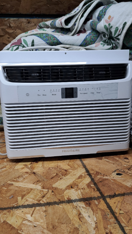 FRIDGEDARE WINDOW AIR CONDITIONER in Heaters, Humidifiers & Dehumidifiers in Summerside