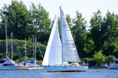 Fully equipped; two mains; three genoas, one 90%, two 150%; one spinnaker. Atomic 4 engine (gas), el...
