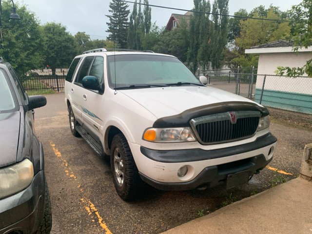 Lincoln Navigator in Cars & Trucks in Edmonton