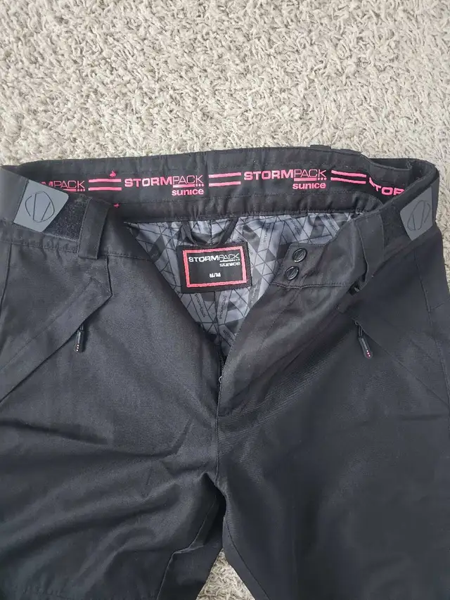 snow pants64700583185026123