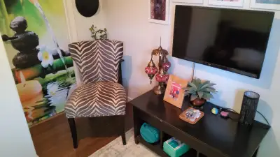 Uniqe Accent Chair good quality, rarely used $100.00 o.b.o. will consider any offer... try me
