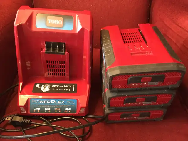 TORO GRASS TRIMMER in Lawnmowers & Leaf Blowers in Cambridge - Image 3