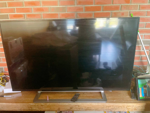 Toshiba 60" Smart TV in TVs in Burnaby/New Westminster