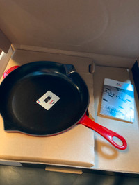 Staub 10" cast iron fry pan - red - brand new in box