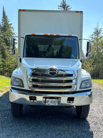 2014 HINO 358 STRAIGHT TRUCK – 82,455 KMS $49,900.00 + HST LOW KM HINO 358 WITH 26 FOOT INSULATED BO...